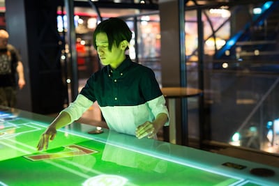 東京ジョイポリスの「D-stand」で遊ぶDE DE MOUSE。