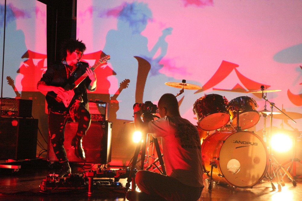 HERE「CHAOTIC SYMPATHY」PV撮影の様子。