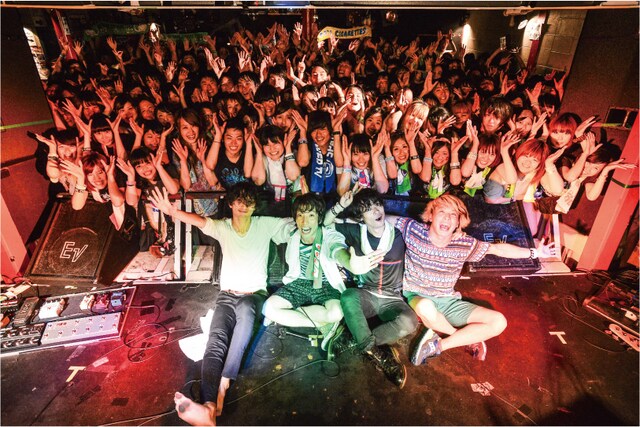 「THE ORAL CIGARETTES ワンマンライブ～新都東京へ攻め込む（から同時に古都奈良で初ワンマンやっちゃうよ！）の巻～」の様子。（撮影：河上良）