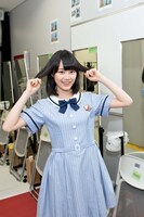 今週の人気画像7位は「乃木坂46プリンシパル公演折り返し、前半戦の見どころ紹介」より、メイクルームを案内する生田絵梨花。
