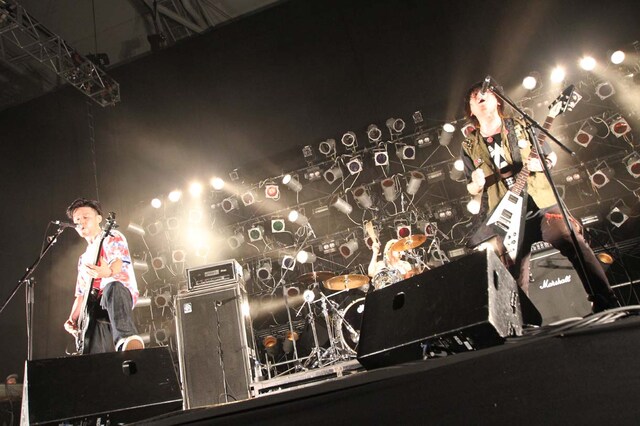 THINK AGAIN（Photo by Ayumi Saruya）