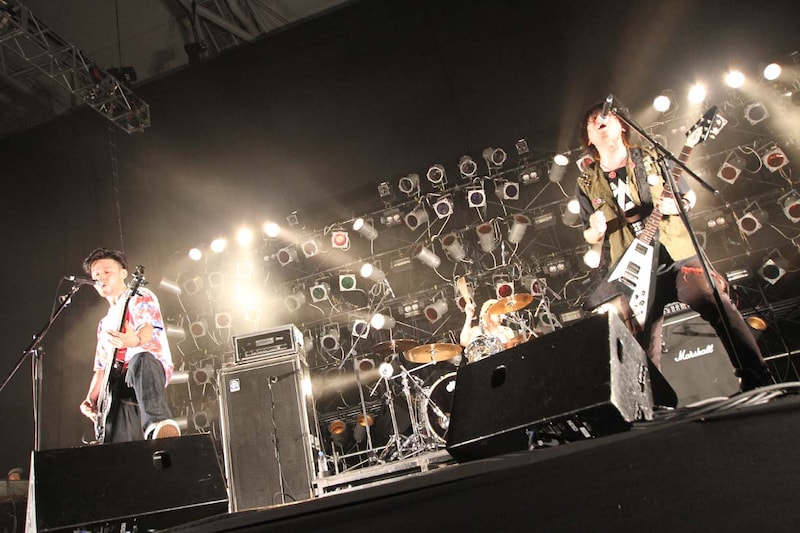 THINK AGAIN（Photo by Ayumi Saruya）