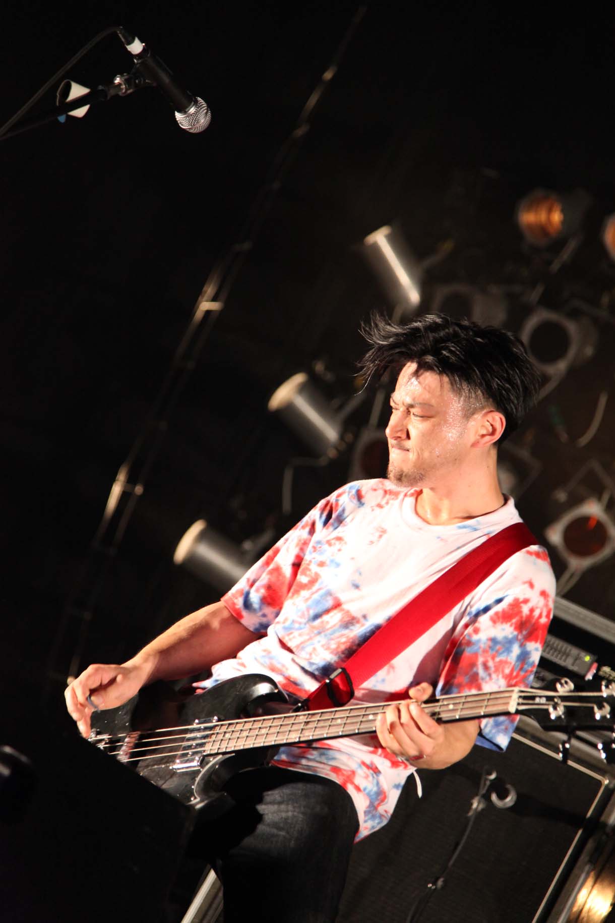 THINK AGAIN（Photo by Ayumi Saruya）