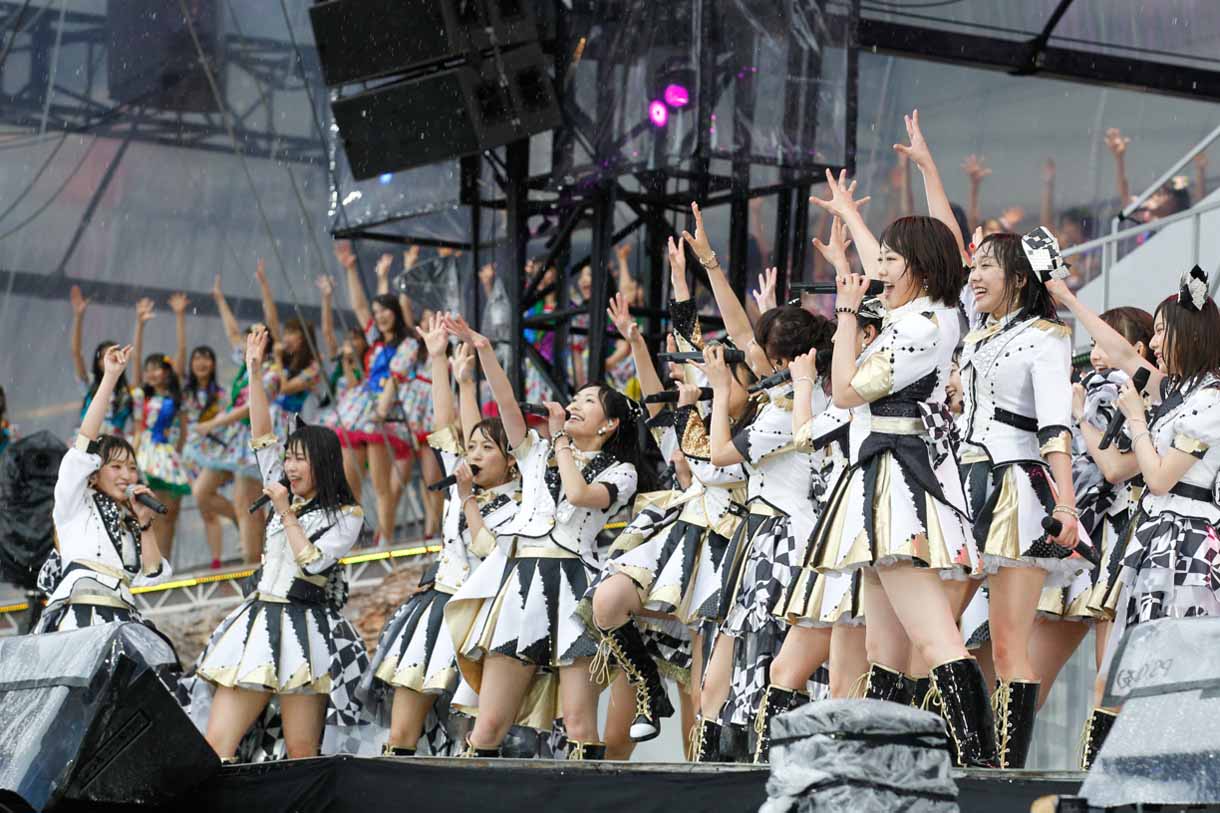 「AKB48 37thシングル選抜総選挙 夢の現在地～ライバルはどこだ？～」ライブの様子。 (c)AKS