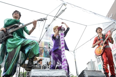 カスタマイZのライブの様子。