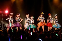 palet「palet 2nd Anniversary Live」の様子。中央が中野佑美。