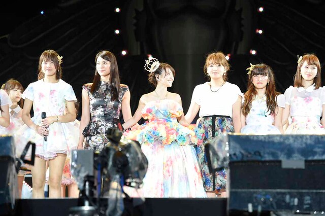 「今日までのメロディー」歌唱の様子。 (c)AKS