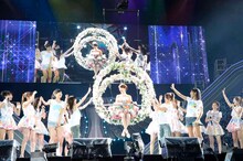 「ヘビーローテーション」でゴンドラに乗る大島優子。 (c)AKS