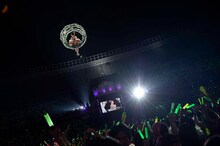 「ヘビーローテーション」でゴンドラに乗る大島優子。 (c)AKS