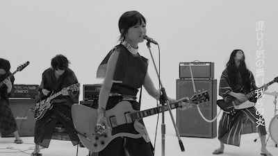 椎名林檎「ＮＩＰＰＯＮ」ビデオクリップのワンシーン。