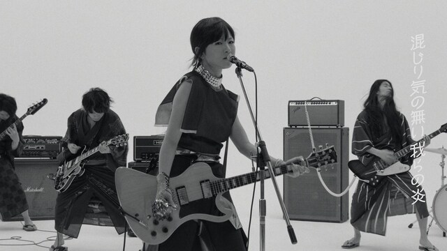 椎名林檎「ＮＩＰＰＯＮ」ビデオクリップのワンシーン。