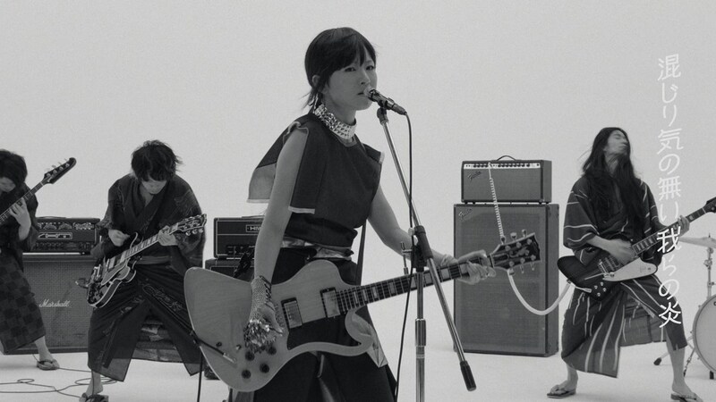 椎名林檎「ＮＩＰＰＯＮ」ビデオクリップのワンシーン。