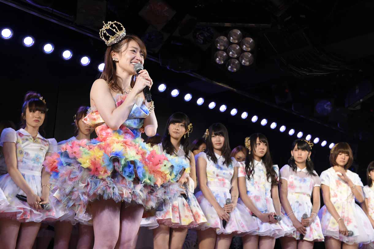 左から渡辺麻友、大島優子。 (c)AKS [画像ギャラリー 13/22] - 音楽