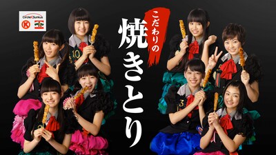 サークルKサンクス「焼きとり100円セール」CMのワンシーン。