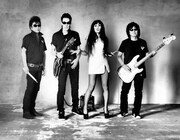 SHEENA & THE ROKKETS(右から2番目がシーナ)