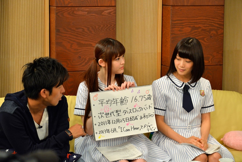 左からK、松村沙友理、深川麻衣。