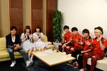 左からK、松村沙友理、深川麻衣、DISH//。