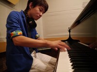 「笑顔のレシピ」のレコーディングの様子。