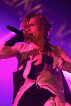 Acid Black Cherry「Project『Shangri-la』Final Season」初日公演の様子。