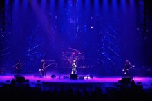 Acid Black Cherry「Project『Shangri-la』Final Season」初日公演の様子。