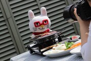 「ミミーとBBQっ！」ビデオクリップのワンシーン。
