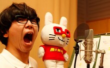 レコーディング中の桃野陽介（MONOBRIGHT）とミミー。