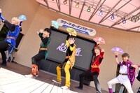 超特急「『Believe×Believe』リリース記念 8大都市フリーライブツアー 舞い降りた孤高の戦士達～ビリっと痺れちゃいまSHOW～」東京・東京ドームシティ ラクーアガーデンステージ公演の様子。