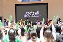 超特急「『Believe×Believe』リリース記念 8大都市フリーライブツアー 舞い降りた孤高の戦士達～ビリっと痺れちゃいまSHOW～」東京・東京ドームシティ ラクーアガーデンステージ公演の様子。