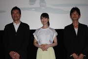左から遠藤憲一、松井玲奈、宮岡太郎監督。