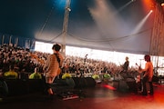 「Download Festival 2014」の「THE PEPSI MAX STAGE」でパフォーマンスするVAMPS。(Photo by KENTARO TAKAHASHI)