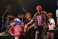 ニューロティカ「30周年記念ワンマン『8人だよ！ 全員集合！』」東京・TSUTAYA O-EAST公演の様子。