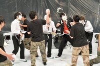 ヒント動画「また君のパイを避けられなかった」撮影中の様子。