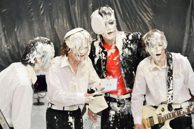 ヒント動画「また君のパイを避けられなかった」撮影中の様子。