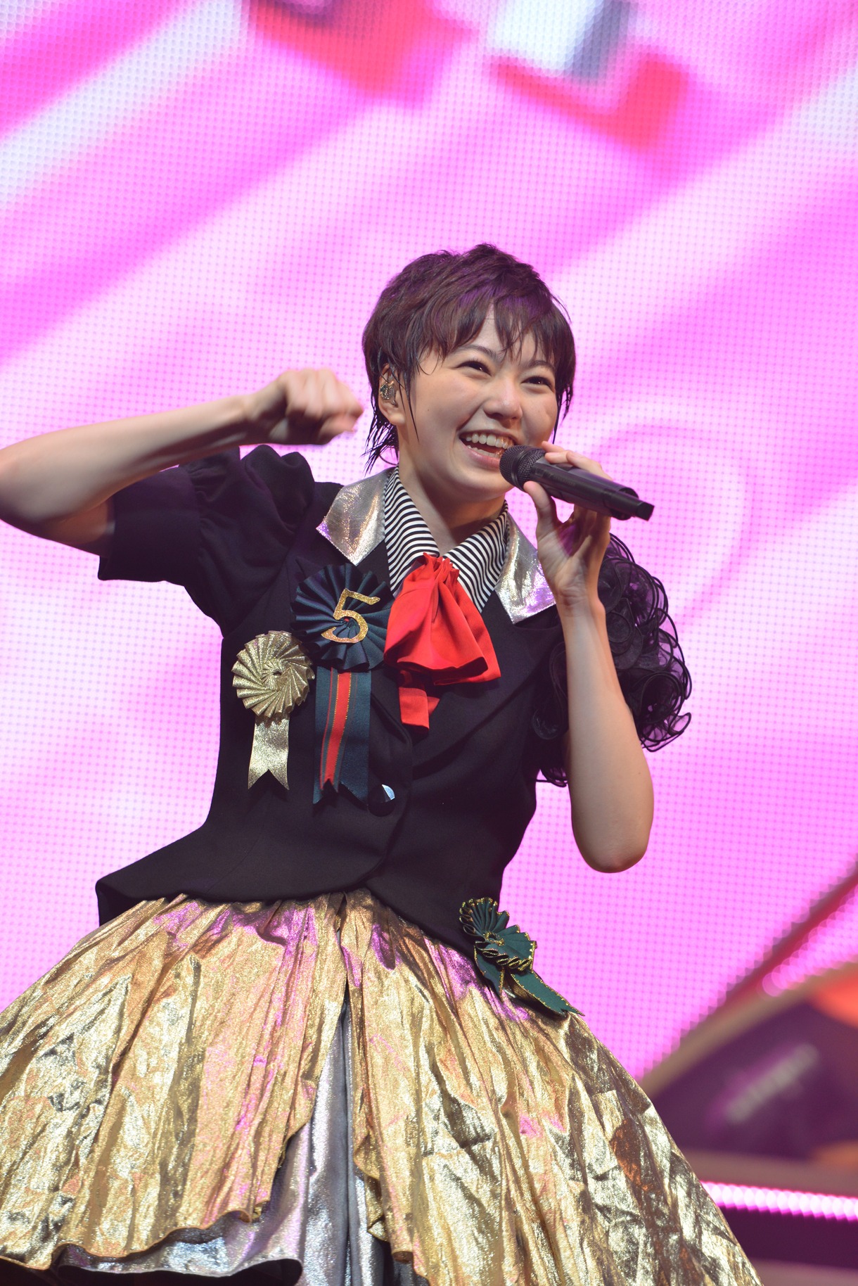安本彩花