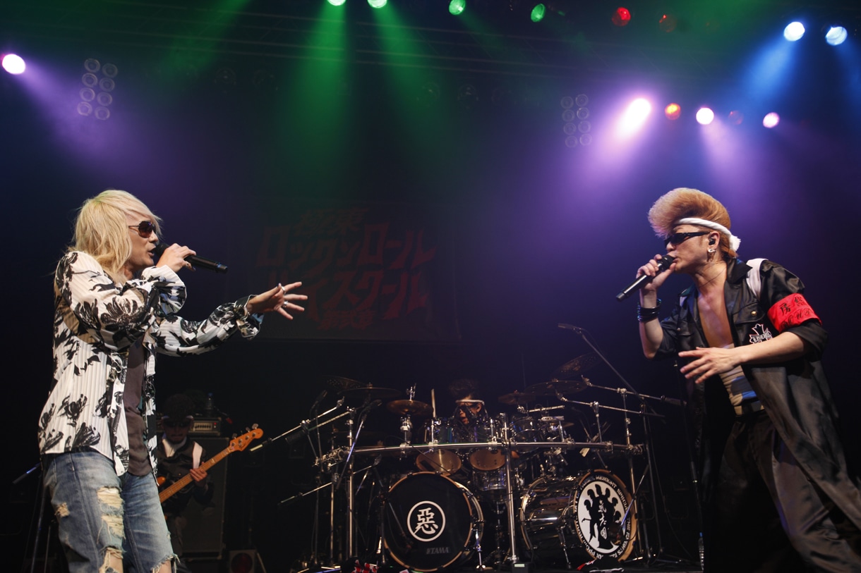 左からkyo（Vo / D'ERLANGER）、綾小路翔（Dragon Voice / 氣志團）。