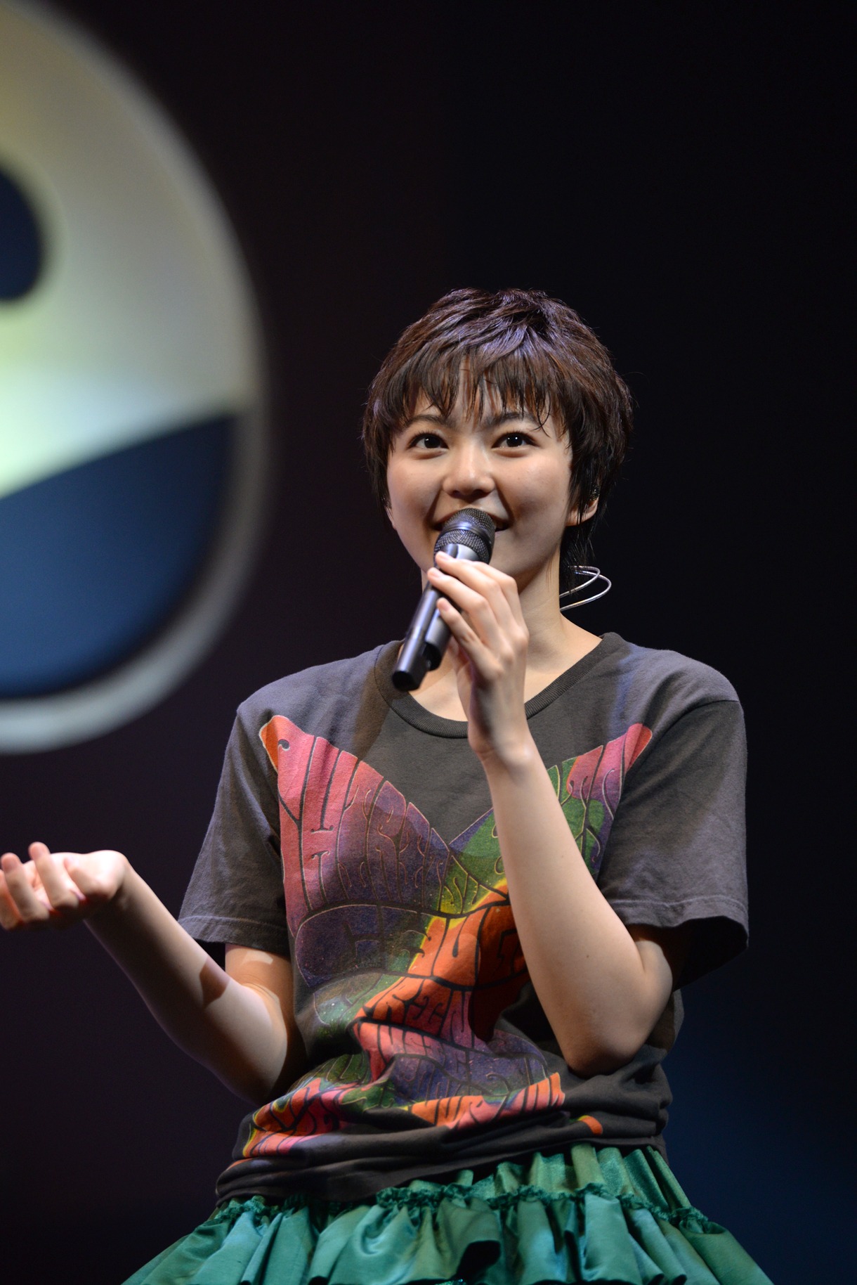 安本彩花