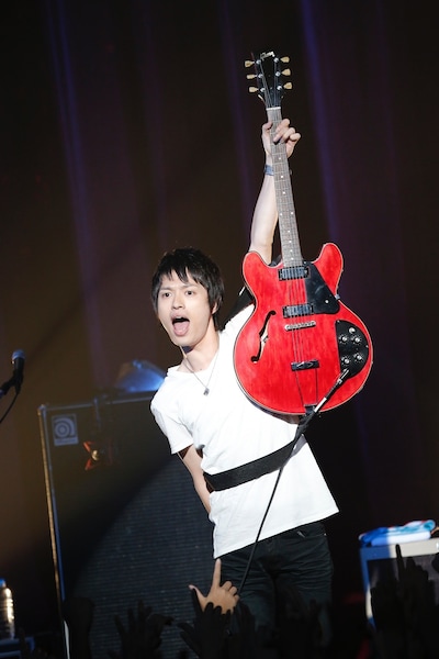 光村龍哉（Vo, G）（Photo by Hajime Kamiiisaka）