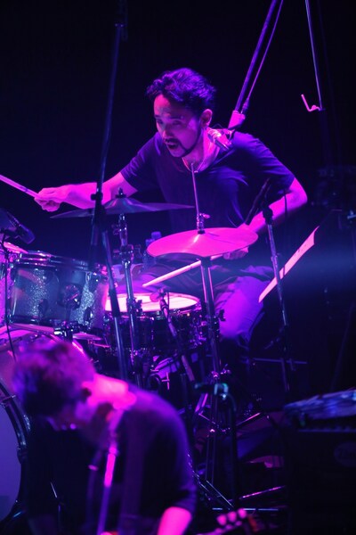 対馬祥太郎（Dr）（Photo by Hajime Kamiiisaka）