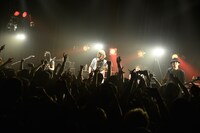 HaKU「HaKU “シンバイオシス” Release TOUR 2014」東京公演の様子。