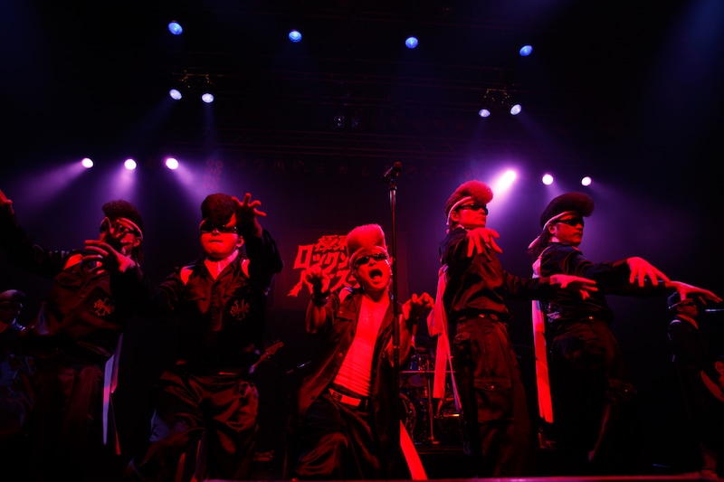 「D'ERLANGER vs 氣志團~13日の金曜日の陶酔~」氣志團のライブの様子。