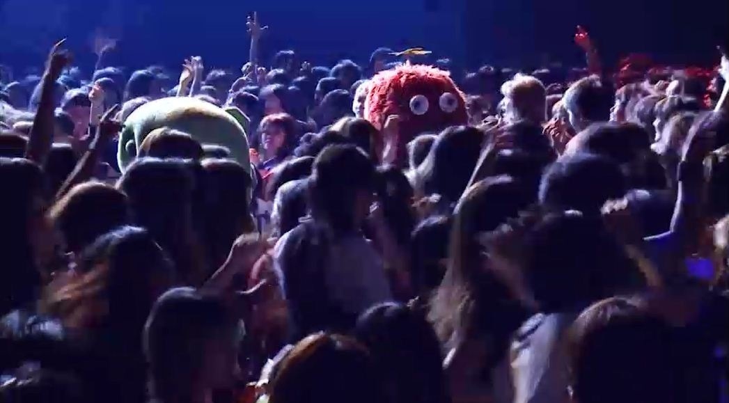 ムック「『ENDER ENDER』MUSIC VIDEO（feat.ムック and ガチャピン LIVE ver.）」のワンシーン。