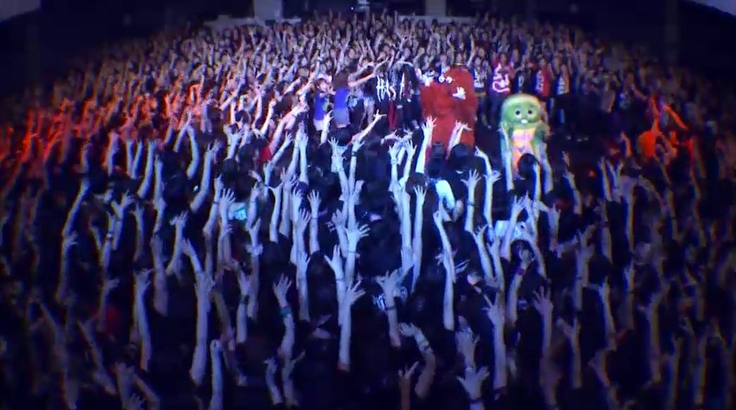 ムック「『ENDER ENDER』MUSIC VIDEO（feat.ムック and ガチャピン LIVE ver.）」のワンシーン。