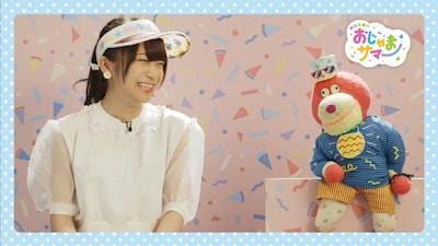 秋元真夏の個人PVのワンシーン。