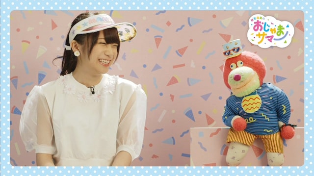 秋元真夏の個人PVのワンシーン。