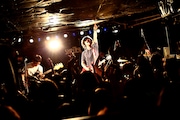 Kidori Kidoriのライブの様子。(撮影:スズキコウヘイ)