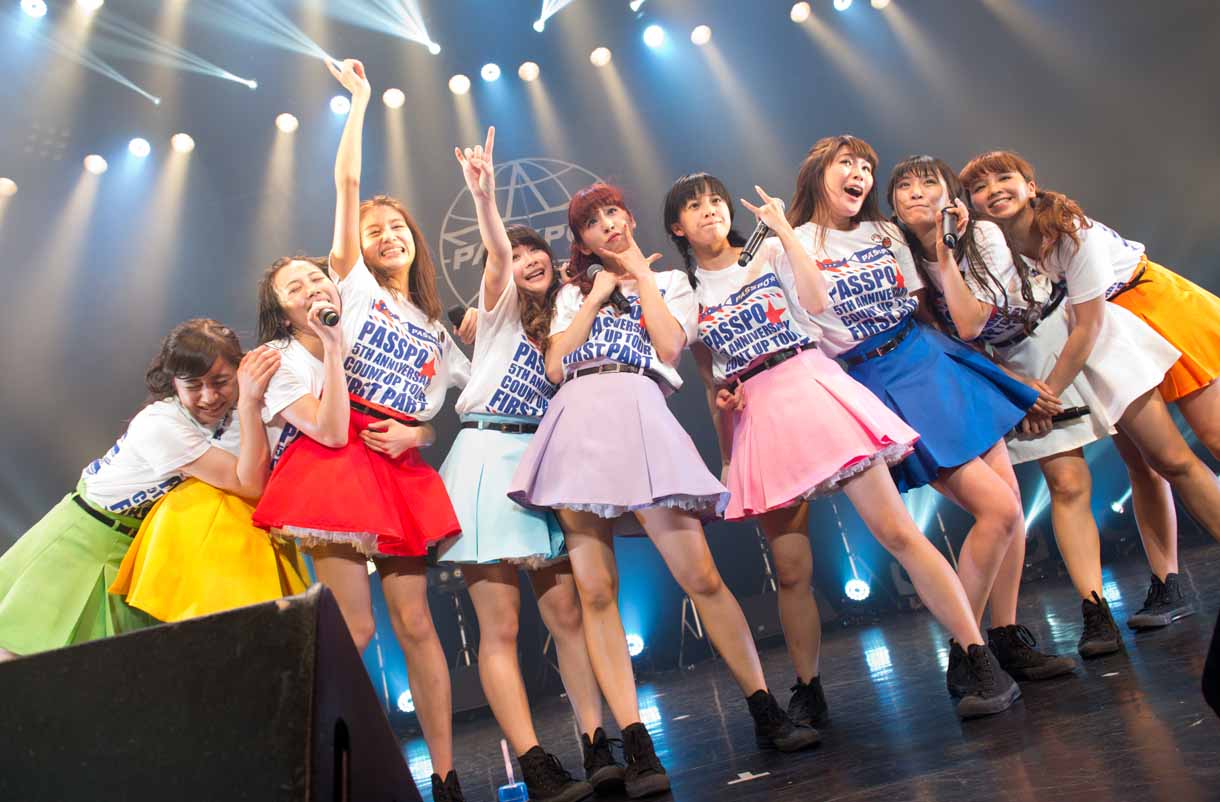 「PASSPO☆結成5周年 カウントUPツアー 前編」の様子。