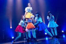 新曲「向日葵」を初披露するPASSPO☆。