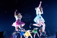 左から奥仲麻琴、増井みお。