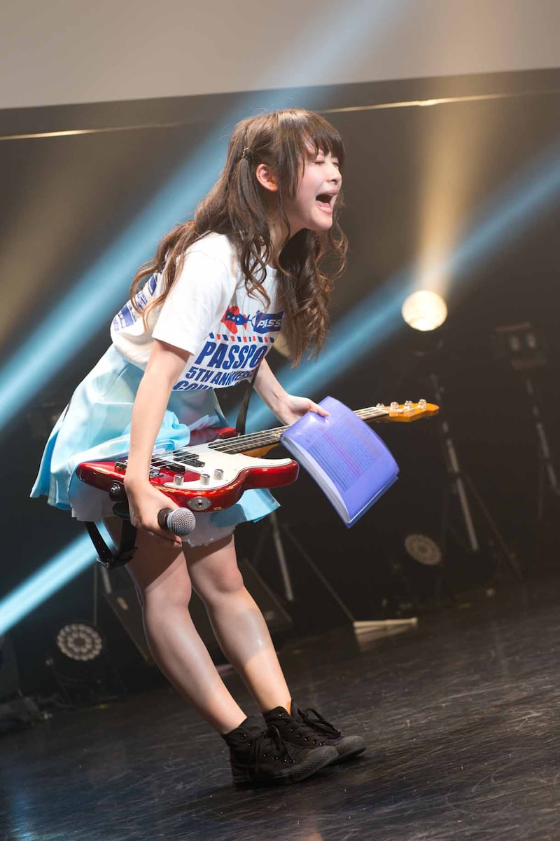 横山明裕のベースを受け継ぎ「ありがとうございました！」と叫ぶ増井みお。