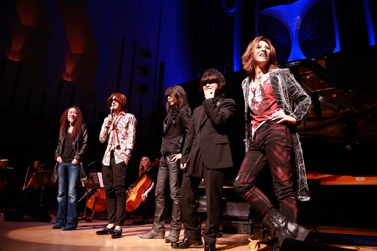 「YOSHIKI CLASSICAL WORLD TOUR 2014」東京・東京芸術劇場公演に登場したX JAPANメンバー。